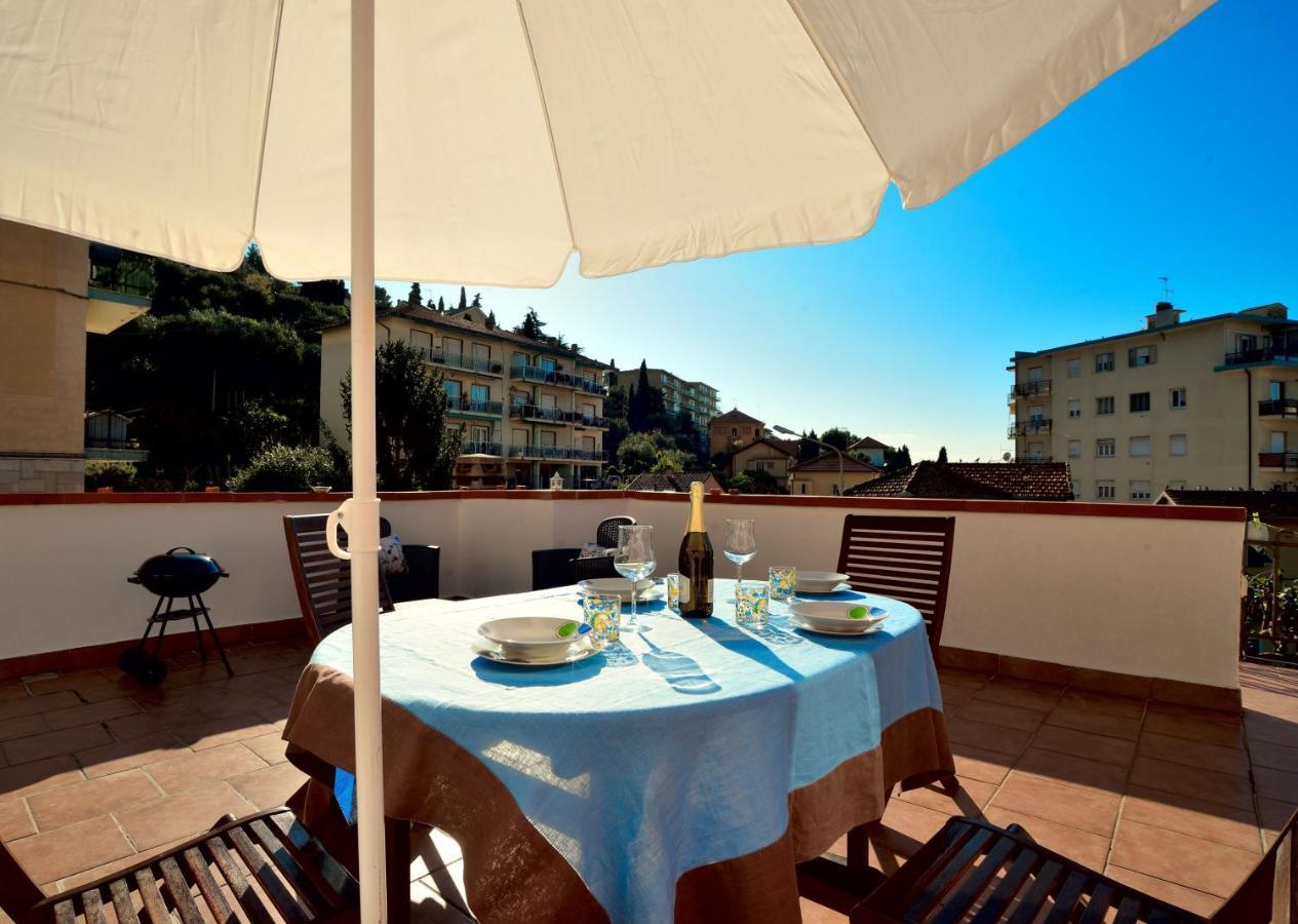 Casa Con Grande Terrazza, Ac, Wifi, Posto Auto E Vicino Al Mare Βίλα Imperia Εξωτερικό φωτογραφία